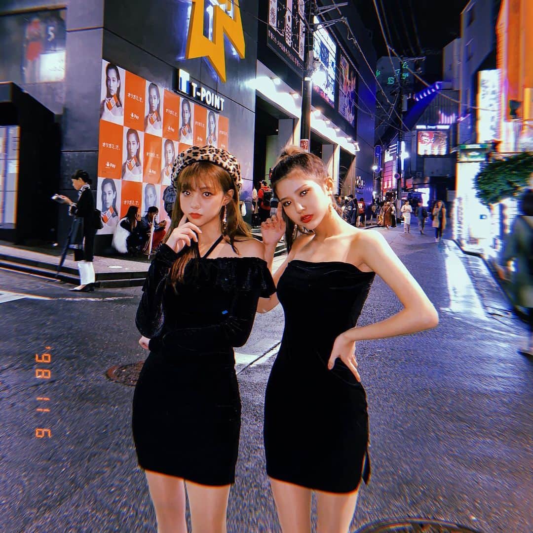 Chuuのインスタグラム：「추위까지 녹여버리는 츄 연말룩🧡」