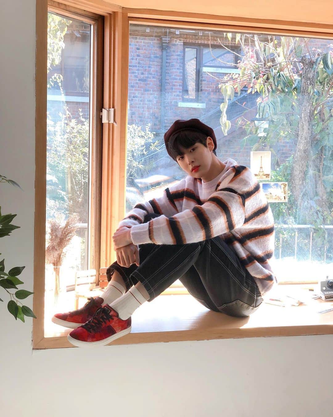 Victonさんのインスタグラム写真 - (VictonInstagram)「[V_V] #VICTON_Staff_VIEW @ 2020 VICTON SEASON'S GREETINGS [Victon_LOG] Behind📸 . #앨리스_12월도_함께하구_2020년에도_병차니랑!!💙💛 . #VICTON #빅톤 #ByungChan #최병찬 #병찬 #2020_VICTON_SEASONS_GREETINGS #Victon_LOG @_c.b.c_1112」12月16日 11時03分 - victon1109