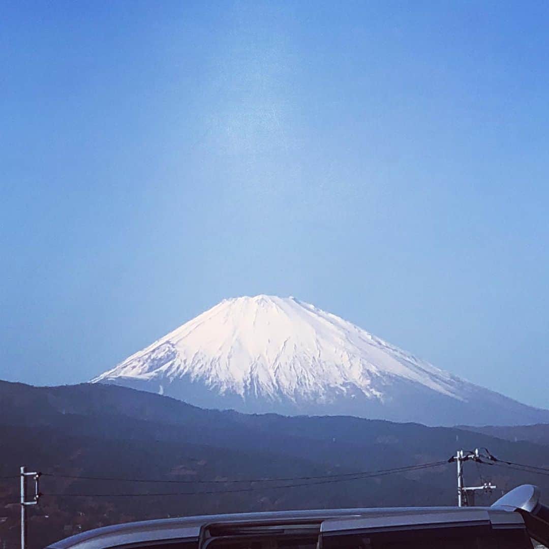 忍野さらさんのインスタグラム写真 - (忍野さらInstagram)「そう貴方のようにいたいです富士山♪」12月16日 11時19分 - oshinosara