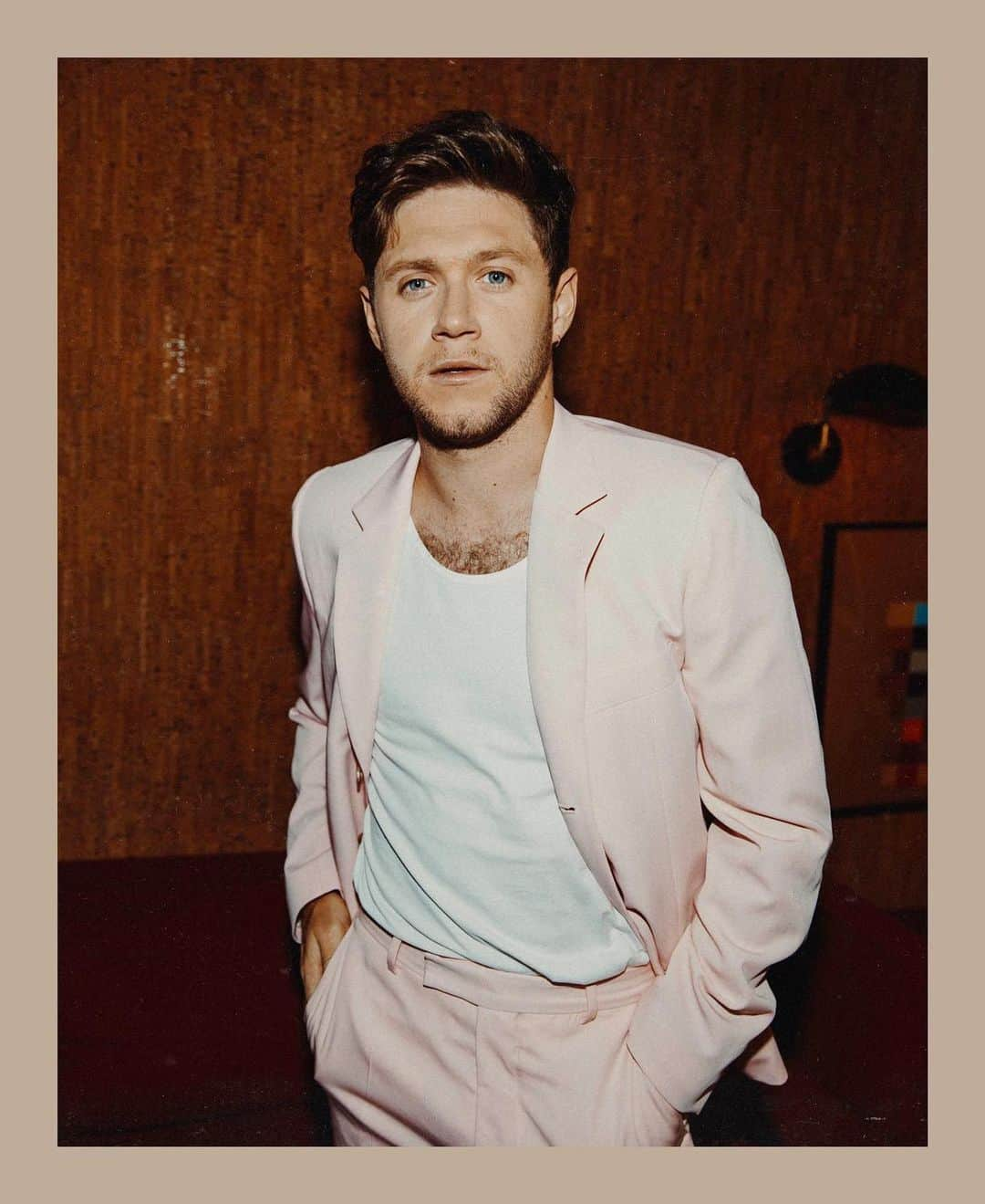 ナイル・ホーランさんのインスタグラム写真 - (ナイル・ホーランInstagram)「PINK to make the girls wink @nbcsnl 📸 @christiantierney」12月16日 11時25分 - niallhoran