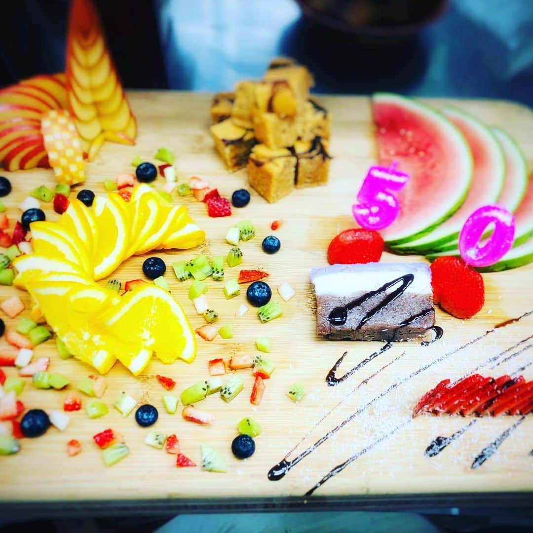 Peace Cafeさんのインスタグラム写真 - (Peace CafeInstagram)「Thank you for celebrating 50years old Birthday at Peacecafe!! Happy Birthday✨✨🎂 May you have a great year!! Chef Shota’s special Birthday plate! #peacecafe #peace #vegan #vegancafe #veganfood #vegansweet #honolulu #hawaii #luckywelivehawaii #healthy #glutenfree #birthday #love」12月16日 11時58分 - peacecafehawaii