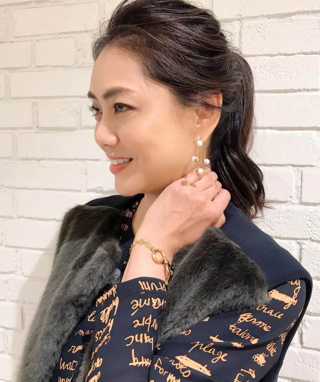 前田典子さんのインスタグラム写真 - (前田典子Instagram)「#番組出演告知 明日、12月17日火曜 #ヒルナンデス #コーデバトル  #オンエアです❣️ この日のファッションは #ワンピース @ottodam_jp #オットダム  #ジレ @stella_ciffin #ステラシフォン @charvi_charite #シャルヴィシャリテ  #ブーツ @freelance_paris #フリーランス  #ピアス #ブレスレット @in_m_o_o_d #インムード #ファッション #fashion #モデル #moeel #マエノリ #前田典子 #アラフィフ #アラフィフファッション」12月16日 12時04分 - maenorichang