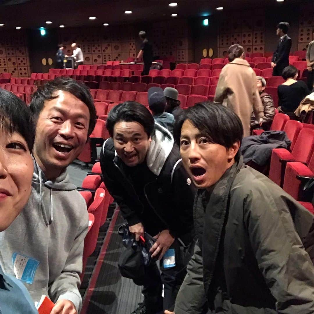 大宮エリーさんのインスタグラム写真 - (大宮エリーInstagram)「キヨちゃんありがとう 4日分公演おわり へばってました 報告遅れちゃった お金じゃ買えないもの たくさんいただきました 3枚目 マイティークラウンのSAMI-Tさん クレイジーケンバンドの 剣さん、テツニイさん みんなみんな  忙しいのにありがとう まだ音が響いてる  またやりたいなあ #にじのくじら #mongol800  #crazykenband  #mightycrown25th」12月16日 12時05分 - ellie_omiya