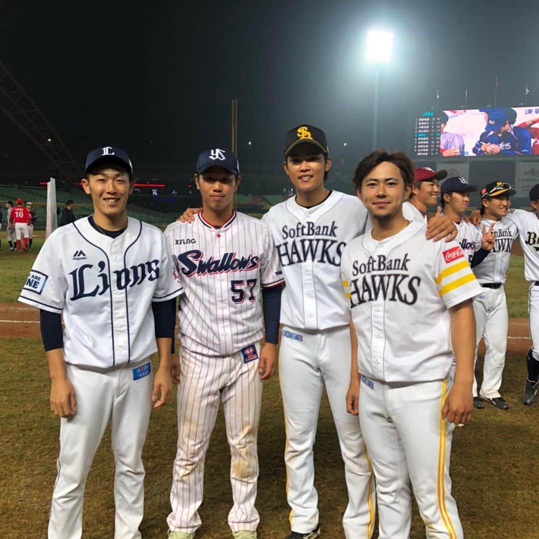 古賀優大さんのインスタグラム写真 - (古賀優大Instagram)「ウィンターリーグ終了⚾️ オフシーズンに野球でき勉強になる1か月でした！ この経験を少しでも来年に生かせればとおもいます！！！ #ウィンターリーグ #台湾　　#台中 #NPBレッド」12月16日 12時16分 - yudai57c