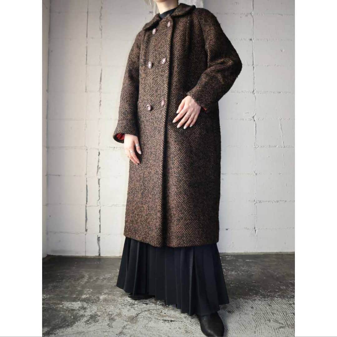 吉祥寺 古着屋 Orfeoのインスタグラム：「Vintage Wool Coats  #orfeo #kichijoji #tokyo #vintage #used #fashion #coordinate #outfit  掲載商品のお問い合わせはメールにて承っております。コメント、DMでのお問い合わせは受け付けておりませんのでご了承ください。」