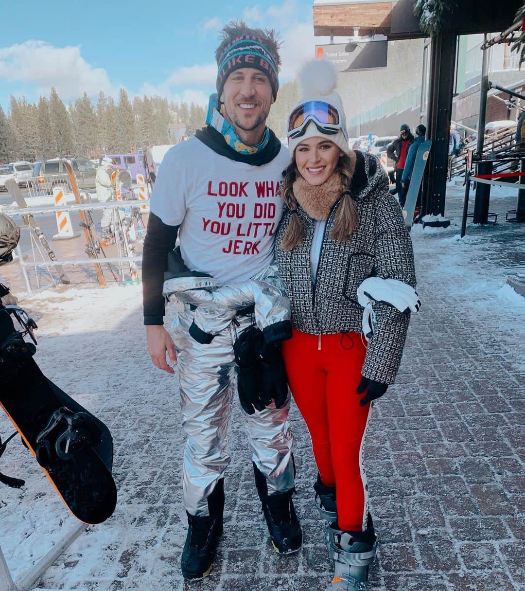 のインスタグラム：「On the slopes we may be what the French call ‘les incompetents’, but we are also what Americans call ‘fun as shit’!! And we look good doing it 💪🏽 LFG」