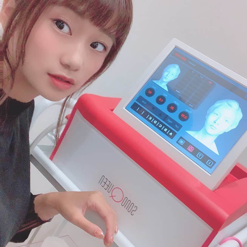 ななせ結衣のインスタグラム：「#東京中央美容外科銀座院  でソノクイーンを受けて 2週間とすこしたちました〜☺︎ 撮影に合わせて行ったおかげも あって日が経つに顔のむくみが取れてる 感じがして、 こないだの撮影会でも 顔さらに小さくなったね！って 皆に言われてるんるんしてます🥺  気になる方はぜひ #ソノクイーン で検索してみて☺︎ #リフトアップならTCB東京中央美容外科　#美容整形ならTCB東京中央美容外科　#東京中央美容外科　#美容外科　#銀座　#永峯祥子　#リフトアップ　#hifu　#ハイフ　#ソノクイーン @tcbginza」