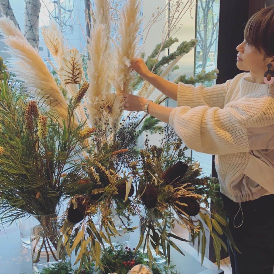 畑野ひろ子のインスタグラム：「@tokyoyakinikuittouya コレド室町テラス店さんの装花させていただきました。  #flower #flowers #decoration #東京焼肉一頭や #コレド室町テラス #willgarden」