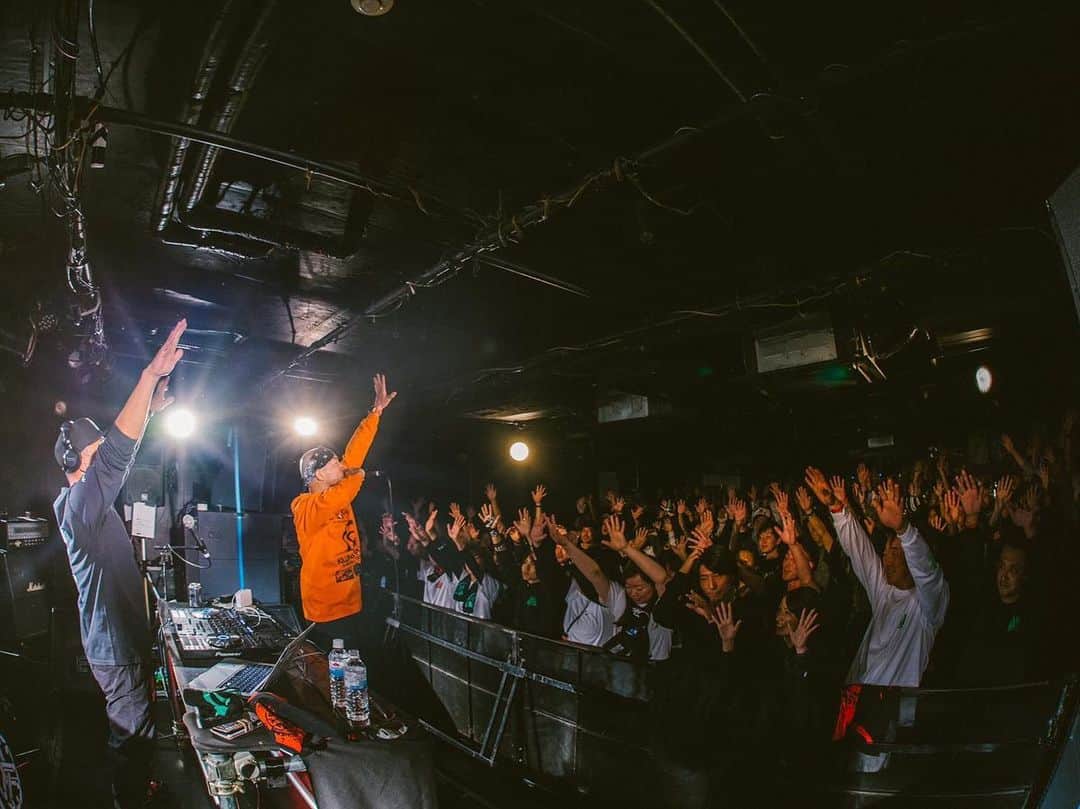 MIGHTY CROWNのインスタグラム：「with the homies @yamaarashi07 対バン 楽しかったぜー #stageshow #killaz  Thanks for having us  #mightycrown 📷by @ryuichioshiro」