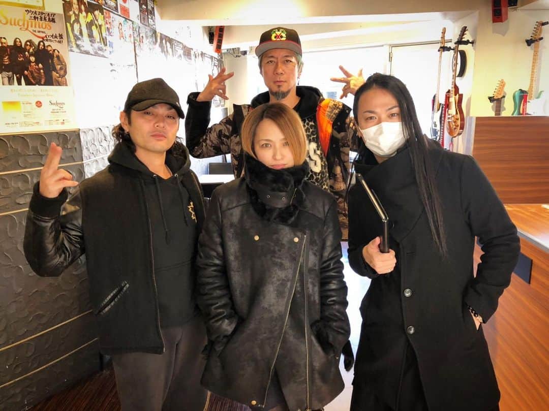 Ju-kenのインスタグラム：「松田樹利亜アコースティックバンド  久しぶりのメンバーにて、大変楽しゅうございました♫  この楽しみを当日皆様にもお裾分け🎁  お近くの方はぜひ🍻  #松田樹利亜　#アコースティックセッション #rudies」