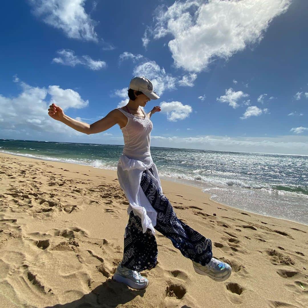 樫木裕実さんのインスタグラム写真 - (樫木裕実Instagram)「①どの分野においても プロフェショナルなパワーある方々とのお仕事って本当に刺激を受けます。  このお天気、海、日焼けできなくてもやっぱり大好き。  動画などはまた帰ってからアップするね。  #hawaii  #樫木裕実 #ボディメイク #カーヴィー #ハワイ」12月16日 14時02分 - kashikihiromi
