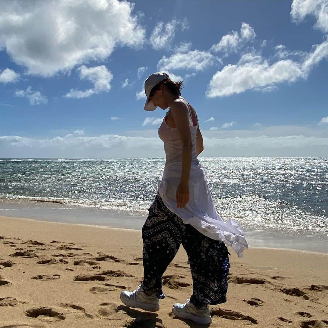 樫木裕実さんのインスタグラム写真 - (樫木裕実Instagram)「①どの分野においても プロフェショナルなパワーある方々とのお仕事って本当に刺激を受けます。  このお天気、海、日焼けできなくてもやっぱり大好き。  動画などはまた帰ってからアップするね。  #hawaii  #樫木裕実 #ボディメイク #カーヴィー #ハワイ」12月16日 14時02分 - kashikihiromi