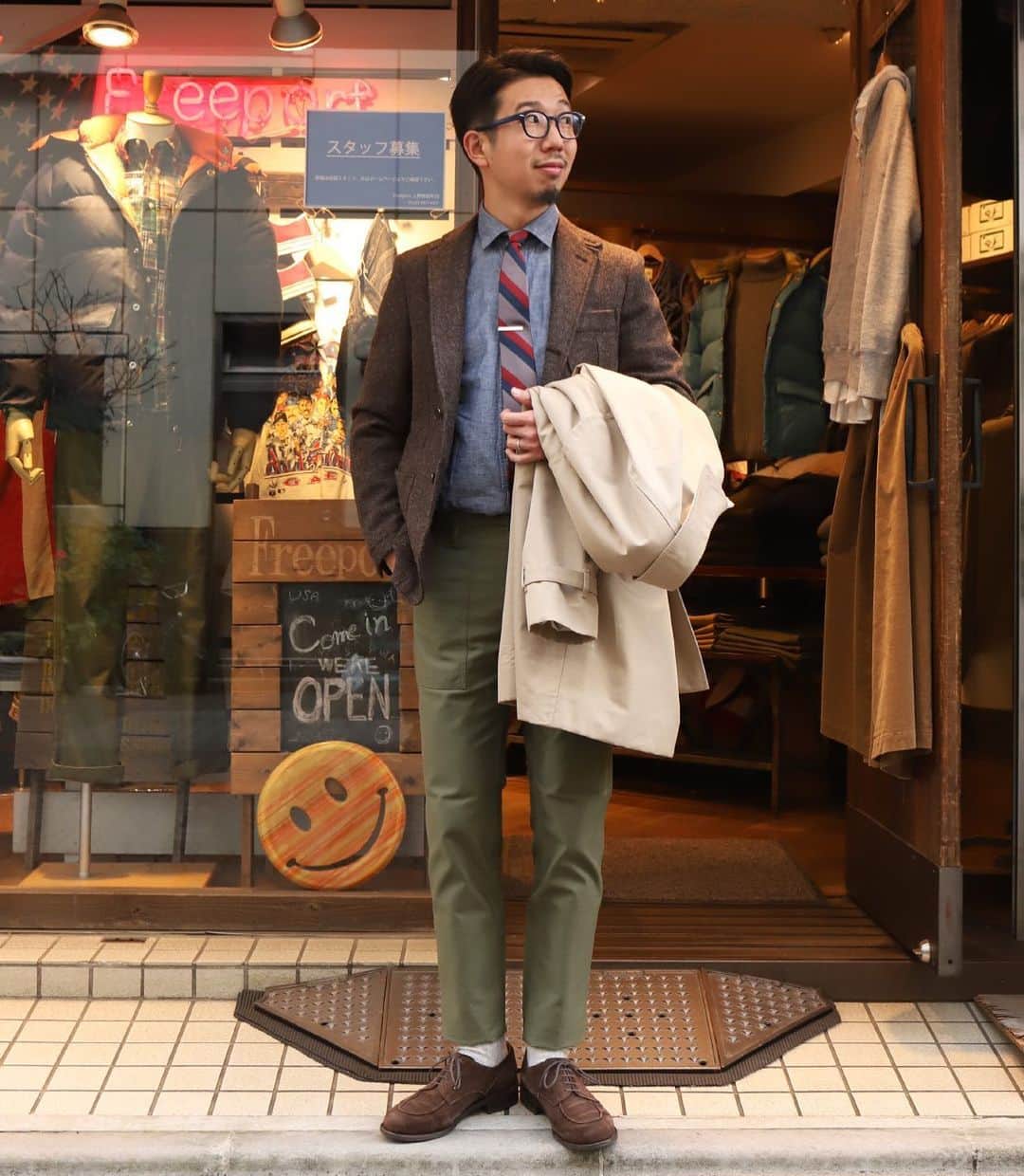 のインスタグラム：「本日のSTYLE  クリスマスにはジャケットを。  #jacket#shirt#candidum #tie#workersjapan #pants#fobfactory #shoes#paraboot #coat#soutiencol #ivystyle#trad#surf #Freeportueno#tokyo#上野セレクトショップ」