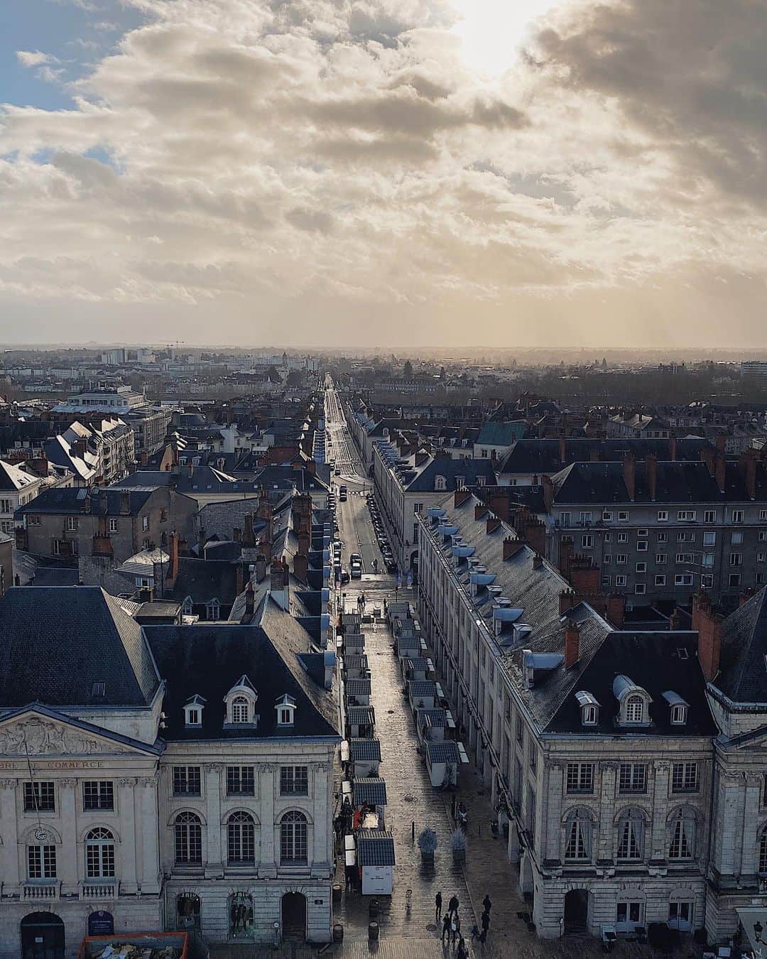 フランスアンティーク ランスタンさんのインスタグラム写真 - (フランスアンティーク ランスタンInstagram)「無期限ストライキで交通網が麻痺している🇫🇷。 今年はパリに出るのはやめて🚗で　#オルレアン まで。 ． 混んでないから、のんびりと過ごす事が出来ました😊 ． #bonnesemaine  #観覧車 #街並み」12月16日 14時10分 - antique_france