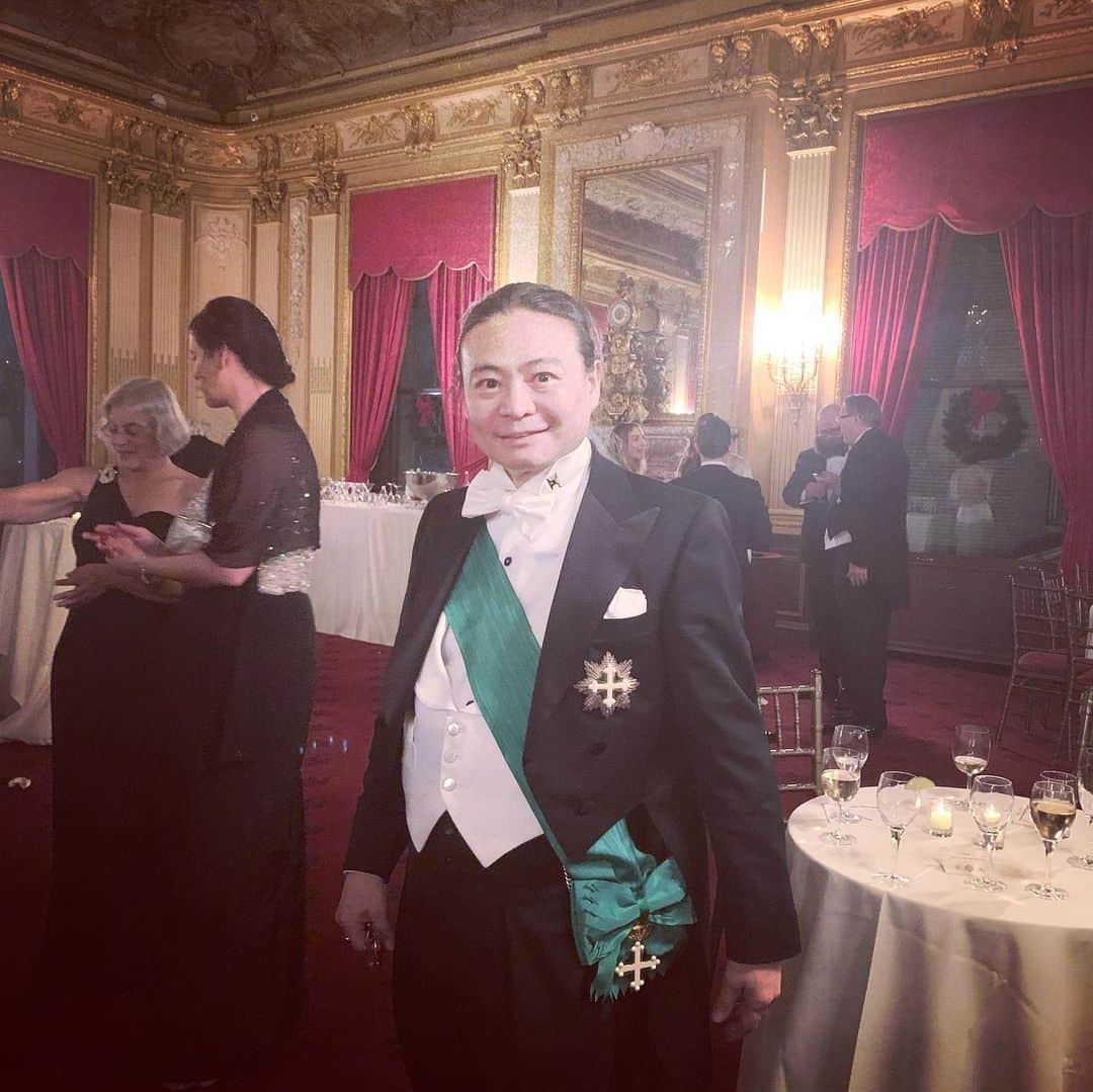 苫米地英人のインスタグラム：「イタリア王家サヴォイア家ニューヨーク宮廷晩餐会をメインに複数のイタリア王家イベントに出席。今は、次のプロジェクトに向けて間もなく離陸。  American chapter gala of the Royal House of Savoy, and other Savoy events finished in US and just boarded  the flight for my next important project.」