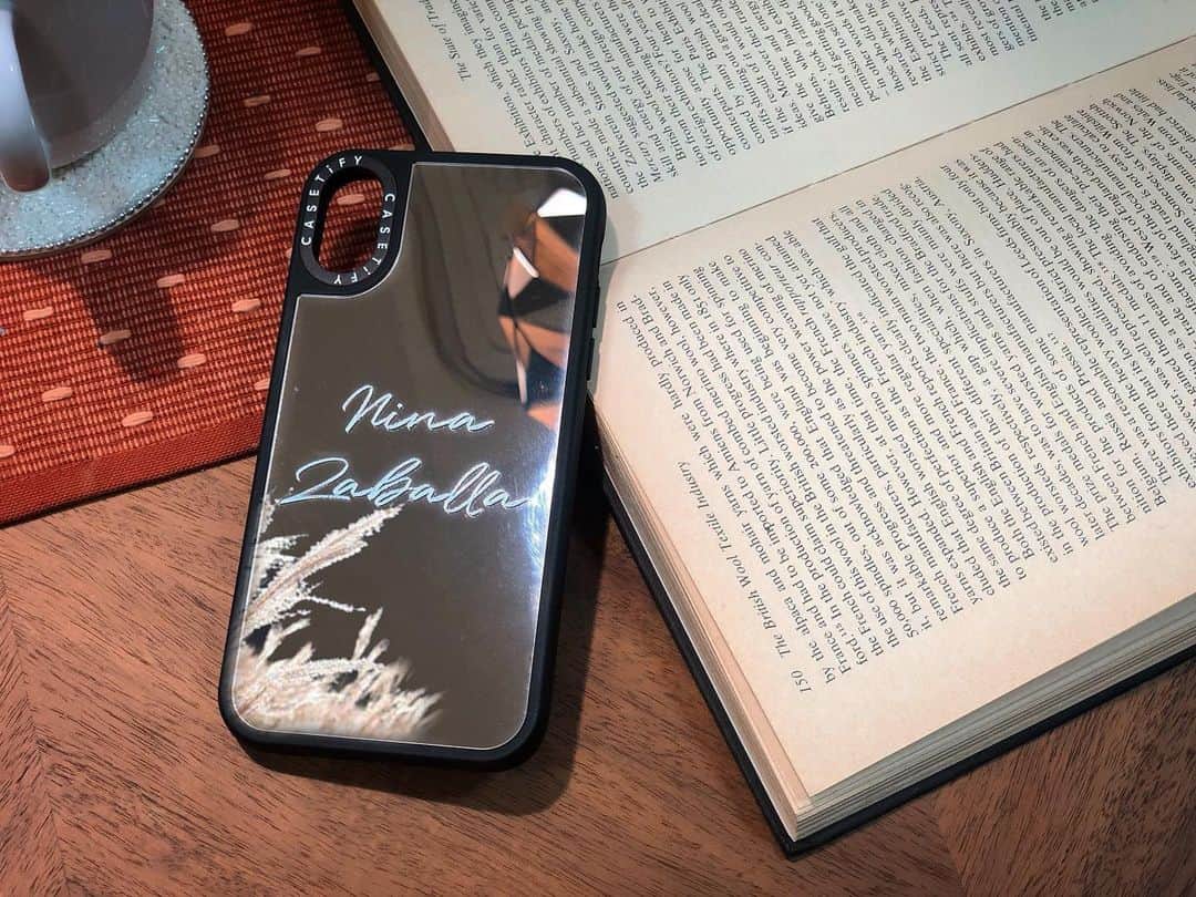 森ニーナのインスタグラム：「💫Casetify💫 大人っぽいcaserifyのミラケースにしてみました💓 文字はパステルブルー😍 見える❔❄️ さりげなくて可愛い☺️💓 ちょっとだけ冬を意識しました。🤣 …あれ？なんだかんだ年中ケースティファイ使ってる🥺w  @CASETiFY @CASETiFY_jp #CASETiFY #CASETiFYミラーケース #StateYourCase」