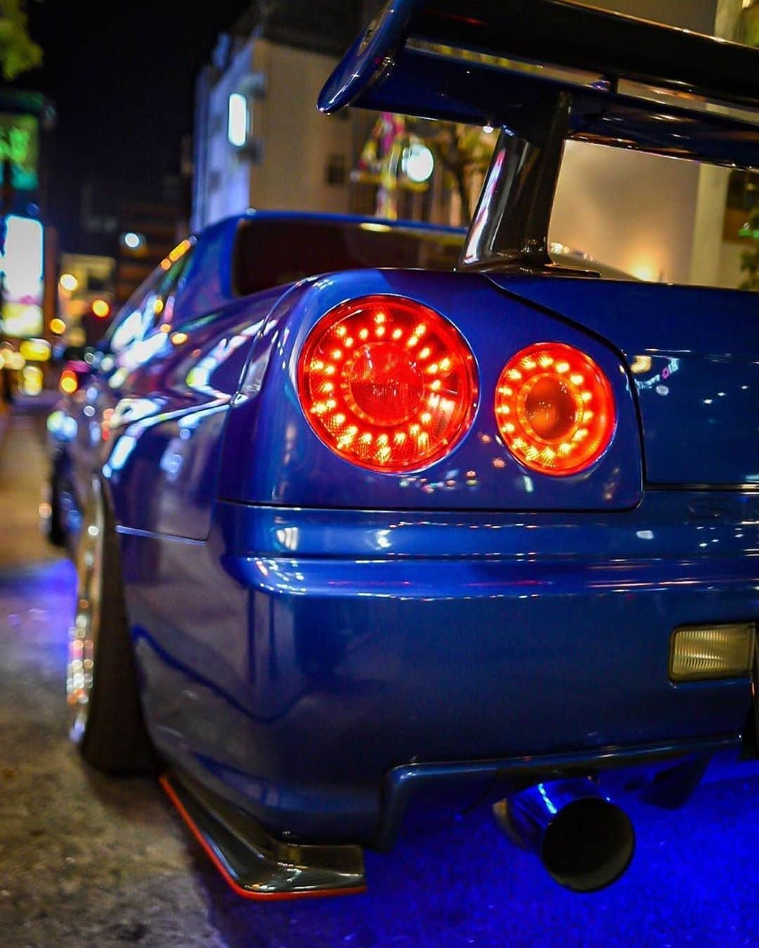 CARLiFESTYLEさんのインスタグラム写真 - (CARLiFESTYLEInstagram)「Nissan Skyline R34 GT-R 🍑! Owner @tomjerry34 📷: @tomjerry34 #carlifestyle #GTR #R34」12月16日 14時26分 - carlifestyle