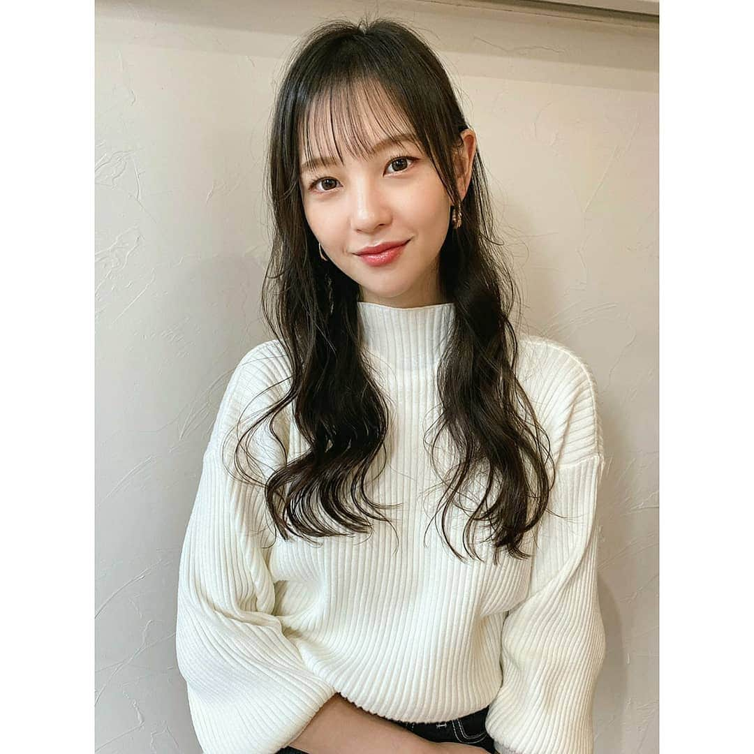 岡田ゆり子さんのインスタグラム写真 - (岡田ゆり子Instagram)「▽△▽△▽△ .  このまえお仕事終わりに トリートメントとカットしてもらってきたよ💞 .  髪の毛がちゅるちゅるに生き返ったー！！ りょうやさん今年もありがとうございました🥺(@jewil_ryoya ) .  #jewil #shibuya #hair #ヘアサロン #渋谷公園通り  #もう４年担当してもらってる #来年もゆるくよろしくお願いします」12月16日 14時44分 - yyy__0520