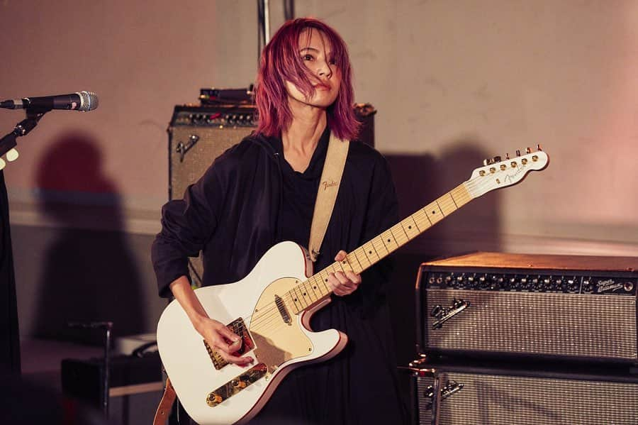 SCANDALさんのインスタグラム写真 - (SCANDALInstagram)「2019.12.12/December 12, 2019 "Fender BONENKAI 2019" 1.窓を開けたら/Mado wo aketara 2.まばたき/Mabataki 3.ヘブンな気分/Heaven na kibun #scandal #fender」12月16日 14時41分 - scandal_band_official