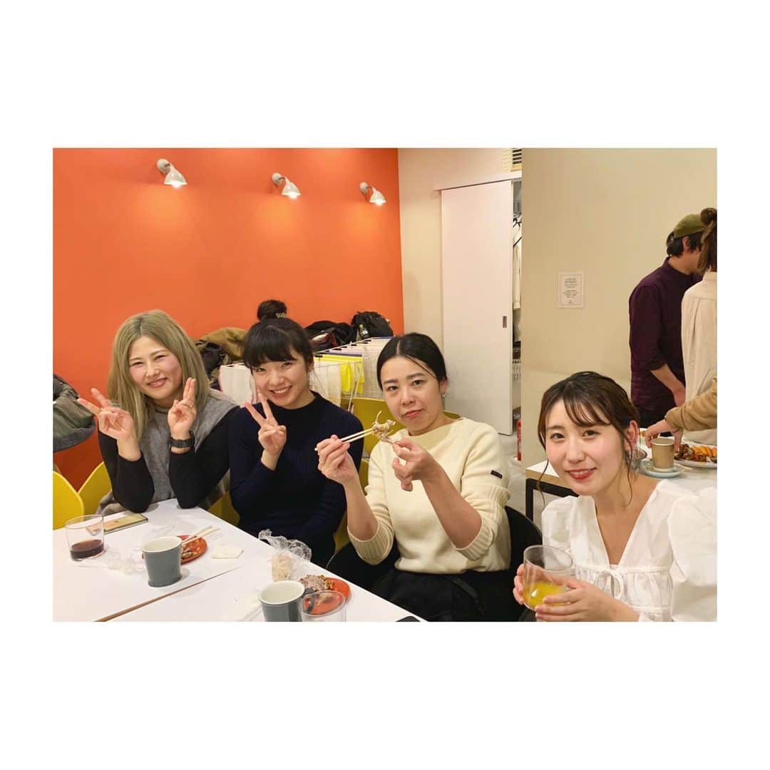 壺坂恵のインスタグラム：「今年は滅茶苦茶なこと 沢山ありましたが、素敵なスタッフに恵まれて、沢山助けてもらって あー私の名前、めぐみだったなーって 後付けですけど！ すきすきだいすきでございます 山あり谷ありでした2019 2020 マッッッジでクッッッソ 良い年にしたい 厄年だけどねッ バーイセンキュー #忘年会」