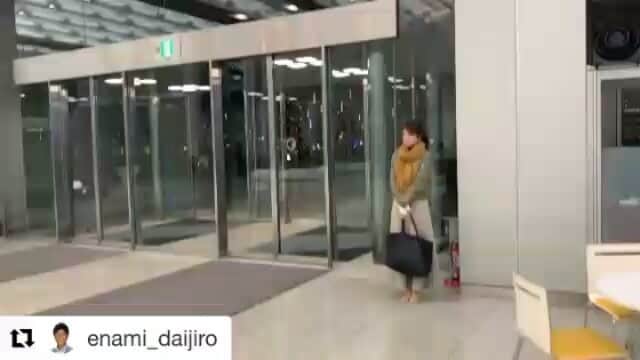 のインスタグラム：「#Repost @enami_daijiro (@get_repost) ・・・ 🍫﻿ 帰路と心が満たされる動画をつくりました。﻿ ﻿ #三田さんと﻿ @yurikamita_official  #遠回りする帰り道﻿ #大人の通学路やぶり﻿ #実際には﻿ #いま三田ちゃんが帰宅しちゃったら﻿ #夜ニュースチームが大混乱 @news_alpha ﻿ #ねえ母さんシリーズ  #フジテレビ系列#FNS#8ch#OHK#岡山放送」