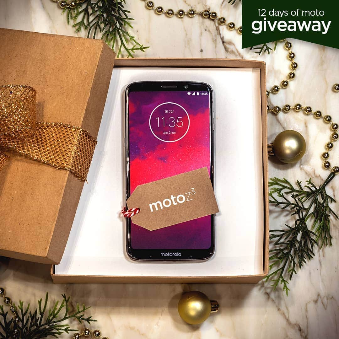 モトローラさんのインスタグラム写真 - (モトローラInstagram)「For the 3rd day of moto you could win a #motoz3! (Much better than 3 french hens, imho.) Follow @motorolaUS and tag two friends in the comments for a chance to win! #giveaway #motorola #win #12daysofmoto Rules in bio.」12月17日 0時16分 - motorolaus