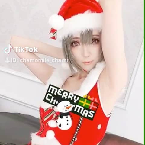 のインスタグラム：「#tiktok #instagram 更新しましたァァァ！！ https://vt.tiktok.com/8R2do7/ #サンタコス #サンタコスプレ  #サンタクロース #サンタ #santaclaus #cosplayer #costume #cosplay #christmas #cos #chamomile #コスプレ #cosplaygirl #コスプレイヤー #カモミールコスプレ  #クリスマス #自撮り #自撮り部」