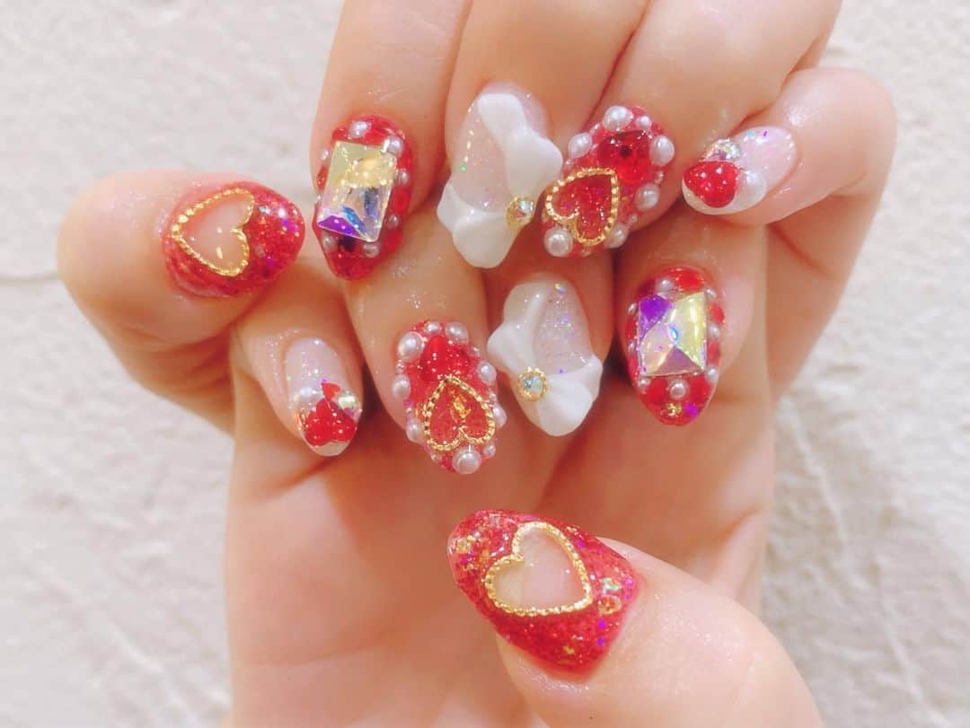 太田里織菜のインスタグラム：「. new nail♡ . #らぶどる #nail #ネイル　#marvelousネイル」