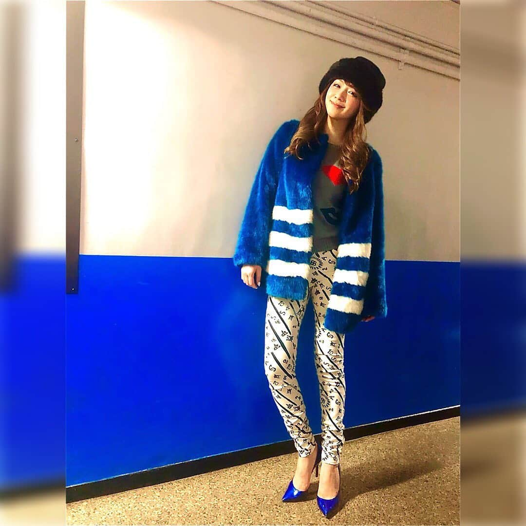 金山睦さんのインスタグラム写真 - (金山睦Instagram)「昨日のあたし。 #3日連続BLUEコーデ💙 #fashion」12月17日 0時42分 - kanayama_chika