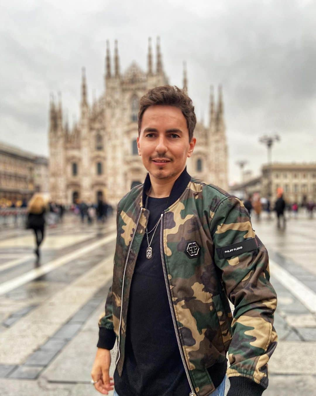 ホルヘ・ロレンソさんのインスタグラム写真 - (ホルヘ・ロレンソInstagram)「Passeggiata a #Milano 🇮🇹 —————————————————— #duomomilano #milan #cathedral #walkingaround  #cathedral #italy #catedral #italy #duomo #piazzadelduomo #lovemilano #duomodimilano #milancathedral」12月17日 0時54分 - jorgelorenzo99