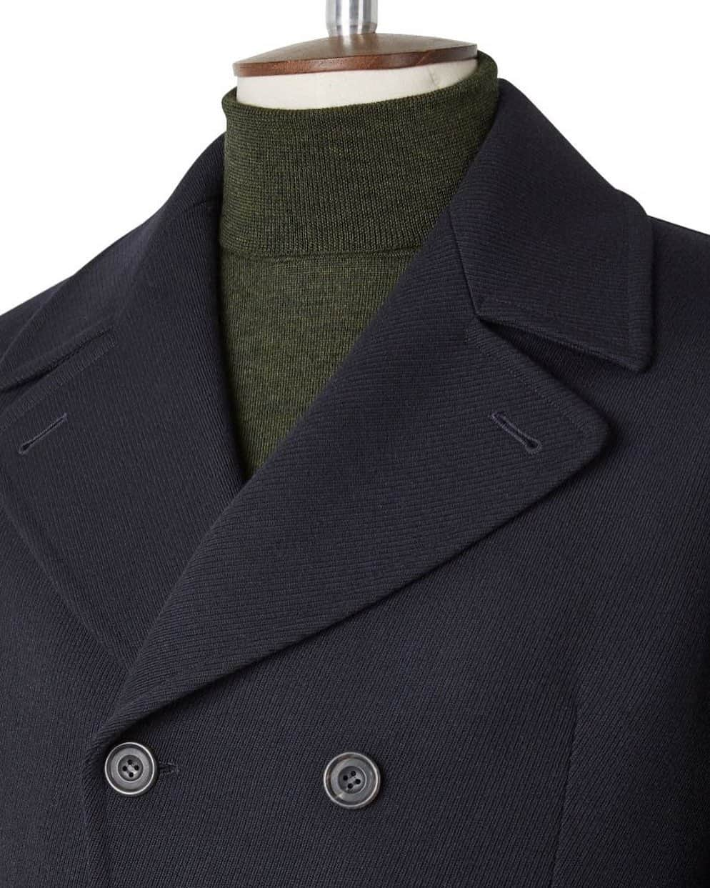 チェスターバリーのインスタグラム：「Our Cavalry Twill Bridge Coat made from 100% wool is a go-to Christmas classic that you won't want to take off this festive period.  And you don't have to - thanks to its contemporary design and intelligent cut which allows it to work with multiple outfits from tuxedos to cable knit sweaters.  Now only £600 in our winter sale, disover online or in-store at 19 Savile Row today. . . . . #ChesterBarrie #AW19 #AutumnWinter #Sale #WinterSale #Autumn #Winter #Coats #WinterCoats #Cashmere #ShopTheLook #CBstyle #TailoredToFit #SavileRow #MenWithStyle #Fashion #MensStyle #Style #Tailoring #Menswear #Jacket #MensFashion #BritishFashion #MensLifestyle #London」