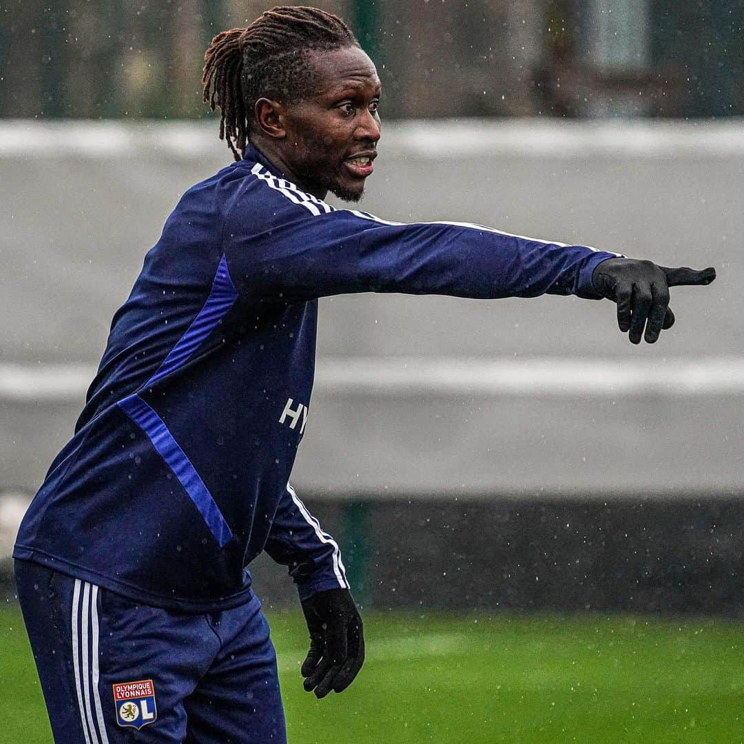 マプ・ヤンガ＝ムビワのインスタグラム：「🤨👉🏿 #training #ol #work」