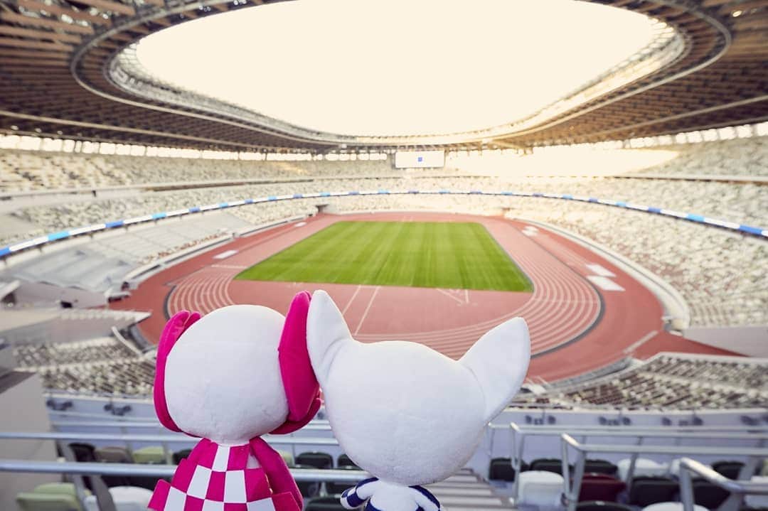2020年東京オリンピックさんのインスタグラム写真 - (2020年東京オリンピックInstagram)「We must tell you all about the big day out @miraitowa and @someity had at the #Tokyo2020 Olympic Stadium. 🏟️ . They got to experience the beautiful exterior, what it's like to be a spectator and even got to go on the track!! 🙌  Stay tuned all day as we share more amazing photos! 😍  #olympicstadium #paralympics #olympics #miraitowa #someity #roadtotokyo 📸 Photo by Tokyo 2020 / Uta MUKUO」12月16日 16時51分 - tokyo2020