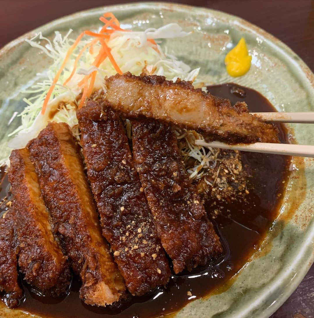 飲食店繁盛会さんのインスタグラム写真 - (飲食店繁盛会Instagram)「笠岡です。今日、明日は名古屋です。名古屋に来て、遅いお昼ご飯に矢場とんの味噌カツを頂きました。夕方からガッツリコースを食べるので、ロースカツ1枚単品ですが。美味しくいただきました。 #名古屋　#味噌カツ #名古屋グルメ #名古屋駅　#矢場とん #名古屋めし　#飲食店コンサルタント　#飲食店繁盛会」12月16日 16時54分 - hanjoukai