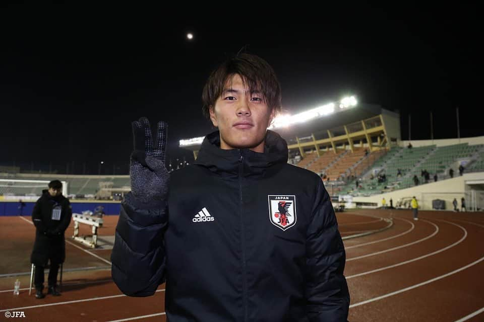 Ｊリーグさんのインスタグラム写真 - (ＪリーグInstagram)「日本代表初出場でハットトリックを達成した﻿ #水戸ホーリーホック の #小川航基 選手などの活躍で﻿ 日本代表が2連勝✨﻿ ﻿ #Ｊリーグ ﻿ #jleague ﻿ ﻿ #jfa #daihyo #E1﻿ #japan #日本代表﻿ #samuraiBlue﻿ #新しい景色を2022﻿ #🇯🇵 #⚽️ ﻿ ﻿ #大島僚太﻿ #仲川輝人﻿ #菅大輝﻿ #田川亨介﻿ #田中碧﻿ #田中駿汰﻿ #畠中槙之輔﻿ #渡辺剛﻿ #相馬勇紀﻿ #古賀太陽」12月16日 17時02分 - jleaguejp