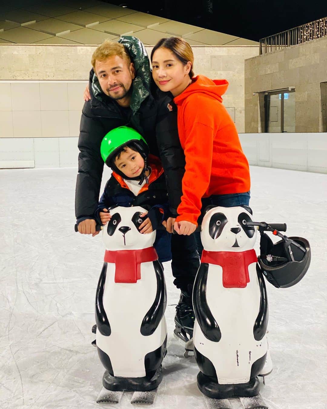 Raffi Ahmadさんのインスタグラム写真 - (Raffi AhmadInstagram)「Ice Skating ❤️❄️ Yuhuuuuu 🥰」12月16日 17時16分 - raffinagita1717
