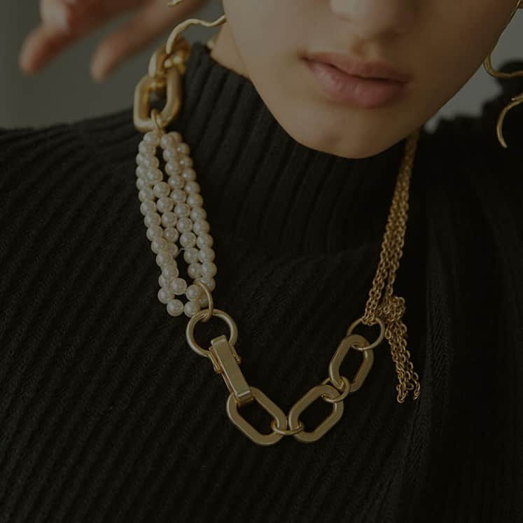 Ameri vintageさんのインスタグラム写真 - (Ameri vintageInstagram)「12.17(tue)12:00. UNDRESSED CHAIN MIX NECKLACE will be released by online. . #ameri #amerivintage #shopping #fashion #japan #necklace」12月16日 17時31分 - amerivintage