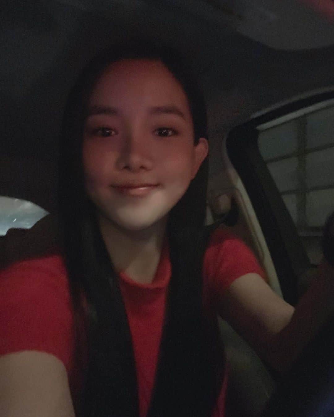 のインスタグラム：「1년이란 시간 속 많은 것들이 얽혀 있었다. 군데군데 행복도 묻어났고, 속앓이 할 땐 떠나고 떠나보냈다. 끝장나는 마무리를 해야 할 것만 같은 2019다 .😊🎈🧸🎄」
