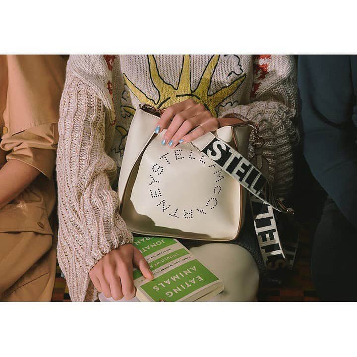 のインスタグラム：「STELLA McCARTNEY HOLIDAY GIFT  ITEMS At 3F MODE #Hankyu #HANKYUMODE #umedahankyu #阪急うめだ本店 #うめだ阪急 #阪急百貨店 #osaka #umeda #mode #HOLIDAYGIFT #STELLAMcCARTNEY #ステラマッカートニー #バッグ」