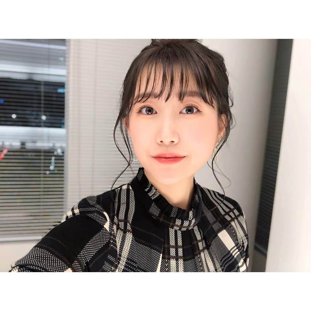 のインスタグラム：「ラジオNIKKEI 毎週月曜16:00〜 「相場師朗の株は技術だ！」 生放送でお送りしました☺️ ありがとうございました🙌❤️ ⁑ 「#パンローリングチャンネル 」 と検索してぜひチャンネル登録もして下さい🙆‍♀️ ⁑ ⁑ #今日のアイメイクは #オレンジメイク #目尻だけアイライン #ボルドーリップ #株 #為替 #FX  #相場師朗 さん #株は技術だ #投資女子 #投資 #経済番組 #マーケット #テクニカル分析 #チャート#チャート分析 #radio #radiko #ラジオ  #まりなる #津田麻莉奈」