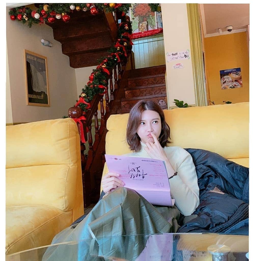 チャ・イェリョンさんのインスタグラム写真 - (チャ・イェリョンInstagram)「🥰 . . 벌써 크리스마스 🌲 . 오늘도 우아한모녀 와 함께 하실꺼죠?💕 . #빼꼼이들👀 #귀요미내사랑들🥰🥰」12月16日 17時47分 - chayeryun