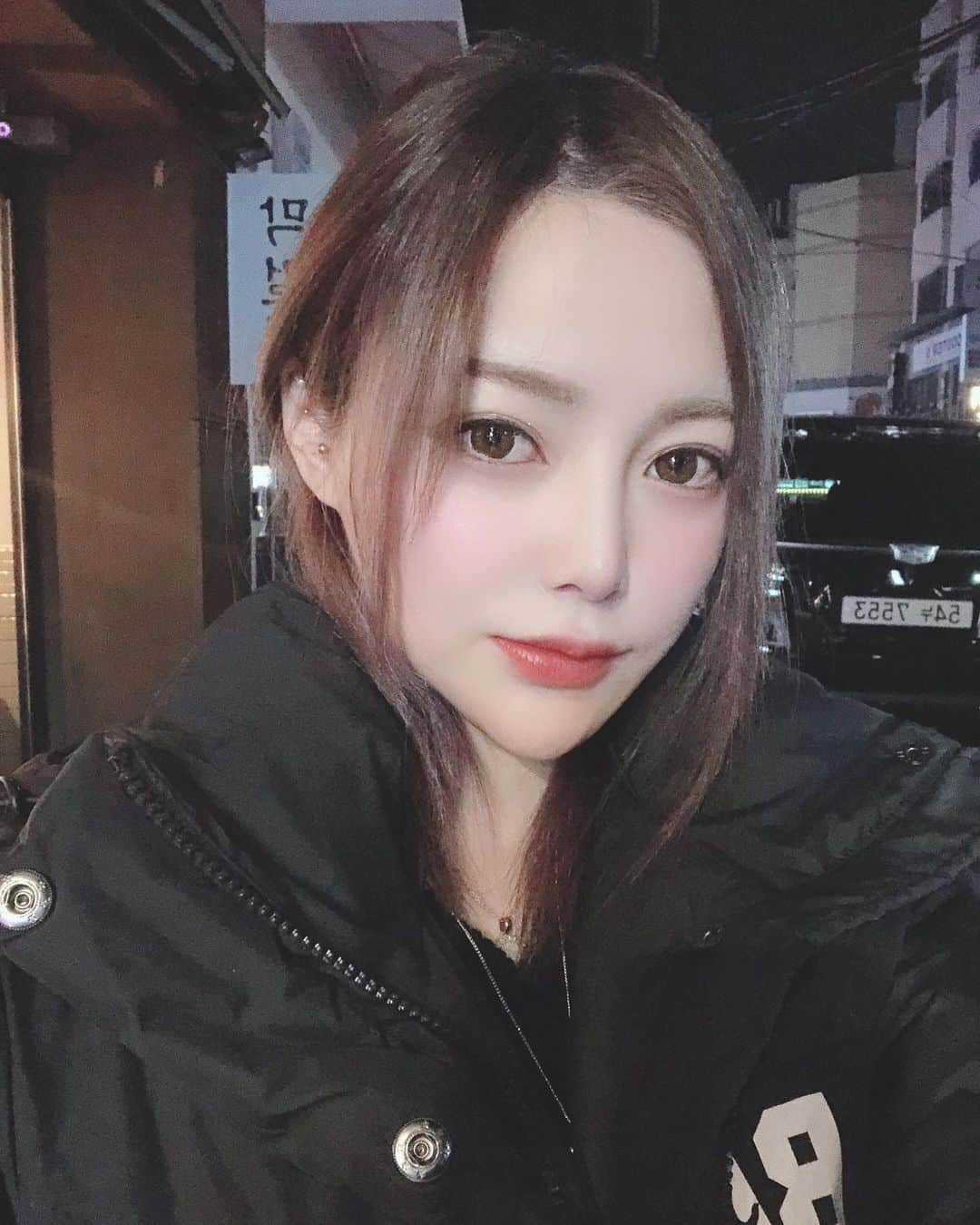 エリナさんのインスタグラム写真 - (エリナInstagram)「낮에 맛난거 먹구 산책하고 쇼핑도하고 좋다❤️사람은 햇빛 맞아야 힘이 나네요 ☀️ たまには日光あびて散歩しながらショッピングするのもいいなと思った🥺 #쇼핑 #selfie #me#instagood #instalike」12月16日 17時51分 - erina_hrn