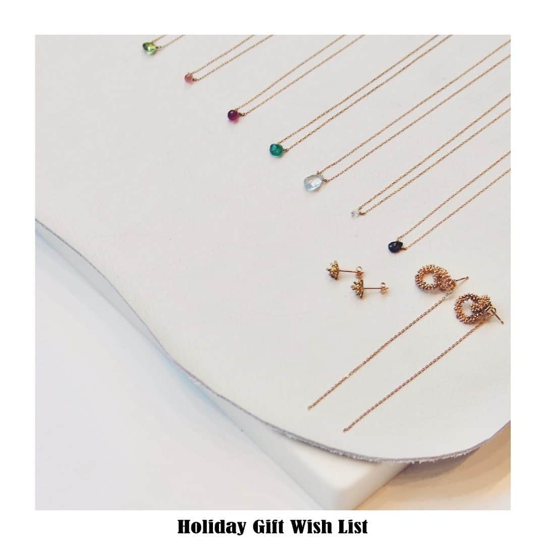 23区さんのインスタグラム写真 - (23区Instagram)「Holiday Gift Wish List🎄﻿ ﻿ ﻿ KAORUのNatural Stone Necklace💎﻿ ﻿ 胸元にさりげなく輝く、一粒天然石のネックレス。﻿ ﻿ 絹糸のようなチェーンと﻿ 石の表情を引き出す独特のカットで﻿ 個性的にハイジュエリーを楽しんでいただく﻿ KAORU のロングセラーアイテム。﻿ ﻿ 流れ星をイメージしたStardust Earringや﻿ シャンパンの気泡をイメージしたSparkle Earringは﻿ さりげないデザインが、コーディネートを華やかにしてくれます💫﻿ ﻿ 特別な日にはもちろん、﻿ 毎日身につけられるシンプルなデザインが﻿ 大切な方へのギフトにもぴったりなアイテム🎁﻿ ﻿ ﻿ ﻿ ﻿ ﻿ ﻿ ﻿ ﻿ ﻿ ﻿ ※在庫状況はお店により異なりますので、﻿ オンワード樫山お客様相談室へお問合せくださいませ。﻿ ﻿ ------------------------------------------﻿ #23区 #23区GINZA #23區 #銀座 #GINZA ﻿ #KAORU #kaoru_jewelry #atelierkaoru #jewelry #accessory #Naturalstone #necklace #Earring #gift #present #xmas #christmas #christmasgift #クリスマスギフト #クリスマスプレゼント #誕生日プレゼント #ご褒美ギフト #自分へのご褒美 #自分へのプレゼント #プレゼント #一粒天然石 #天然石﻿ ------------------------------------------」12月16日 17時58分 - 23ku_official