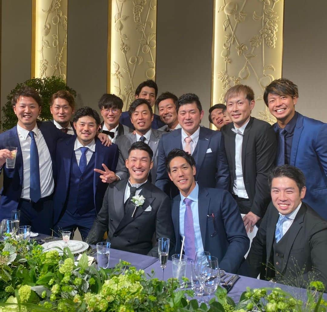 渡邊雄貴のインスタグラム：「梶兄の結婚式🤵 改めておめでとうございます🎉 #梶谷隆幸#荒波翔#高崎健太郎#石川雄洋#宮崎敏郎#戸柱恭孝#西森将司#赤堀大智#黒羽根利規#白崎浩之#松下一郎#武山真吾#高森勇気#寺田光輝#杉原洋#田中健二郎 #横浜DeNAベイスターズ」