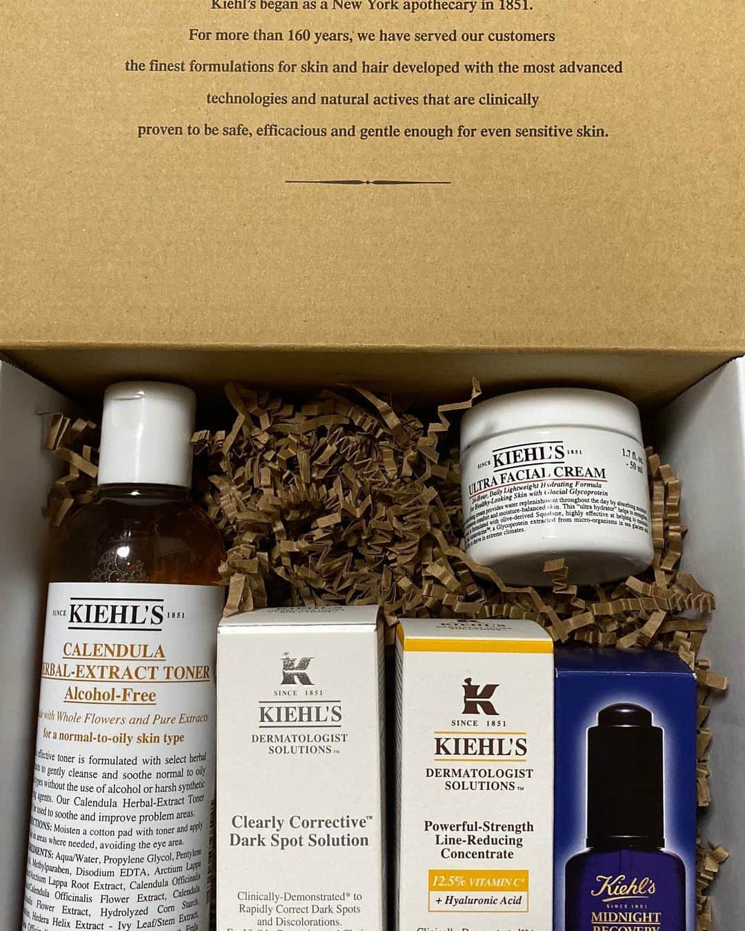 岩渕麗楽さんのインスタグラム写真 - (岩渕麗楽Instagram)「Kiehl’sさんからスキンケア商品頂きました😍 人気商品が５つ入ってるセットで使うの楽しみ！使い続けると肌の良い状態がキープされるみたいなので肌のケアも頑張ってみたいと思います🙌🥳 . . .  #kiehls #キールズ」12月16日 18時11分 - leila_iwabuchi