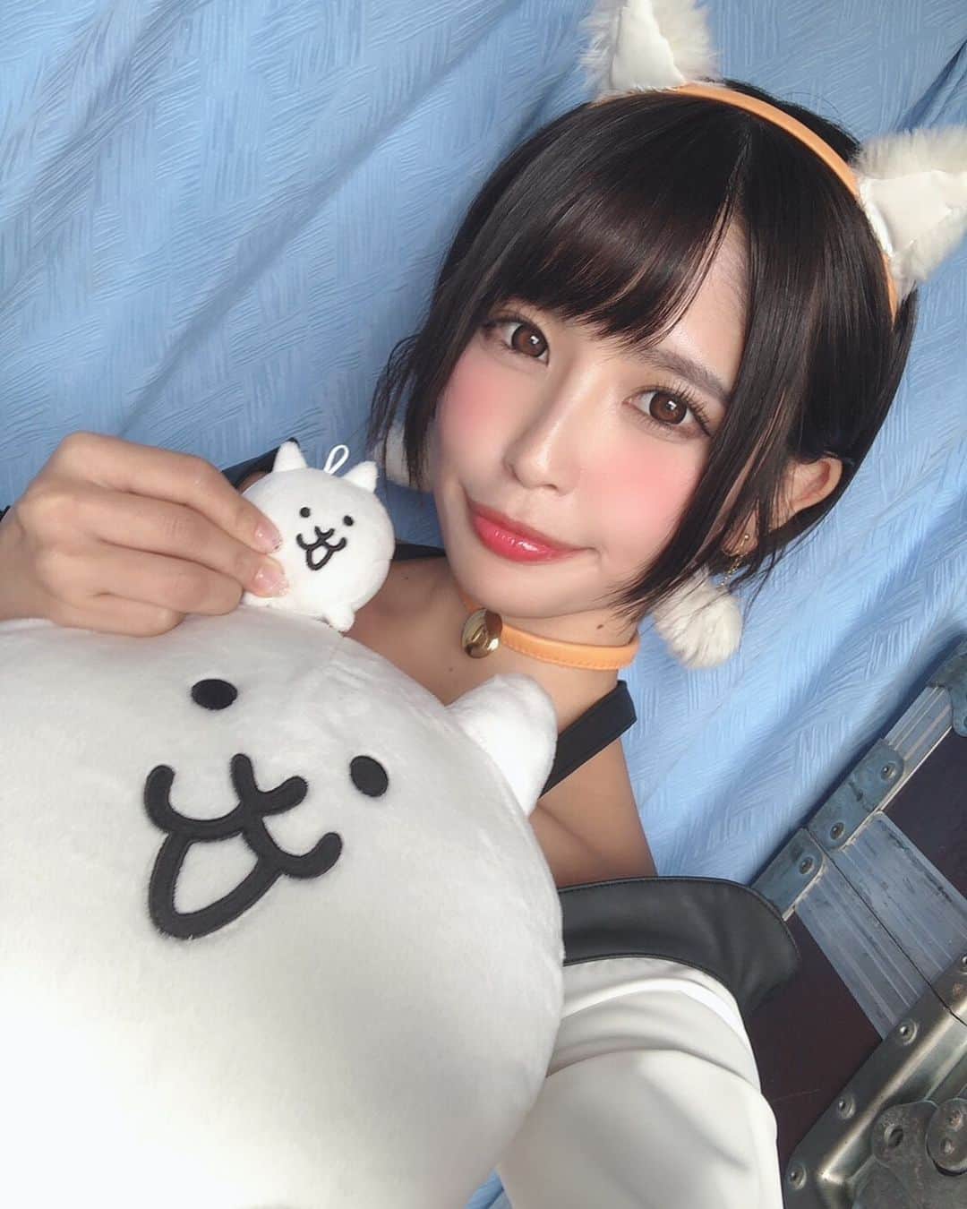 のインスタグラム：「でかにゃんことちびにゃんこ🐈 . . . . . . . .  #ショートカット#ショートカット女子 #にゃんこ#cat#neko#nekomimi #ネコミミ#にゃんこ大戦争#rq#レースクイーン#smile#followme#instagood#フォロー募集#フォロー歓迎#フォロワー募集中#l4l#粉我#팔로우환영#팔로미#친구해요#오오티디#셀카그램#自撮り#selfie#自撮り界隈#toms#tomsracing#毎日更新」