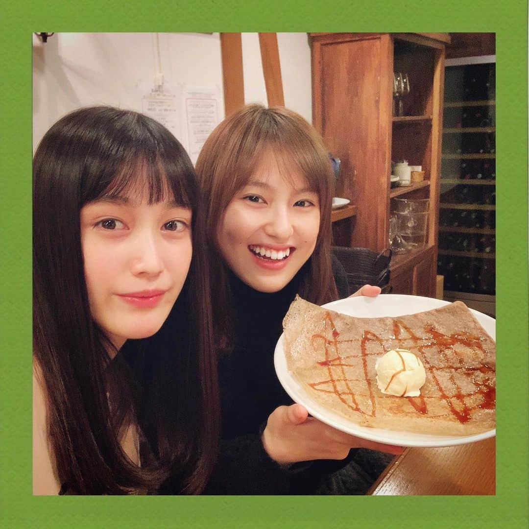 恒松祐里さんのインスタグラム写真 - (恒松祐里Instagram)「中村ゆりかちゃん（ロボ）と撮影終わりにガレット食べてきた🥮 岡田結実ちゃんは、まだ妄想シーンの撮影があったので行けなかったんだけど、、 今度は三人でお茶したいな🍵🍵🍵 ㅤㅤㅤㅤㅤㅤㅤㅤㅤㅤㅤㅤㅤ #ドラマ女子高生の無駄づかい  #中村ゆりか　#恒松祐里 #ガレット #おつねとごはん」12月16日 18時36分 - yuri_tune