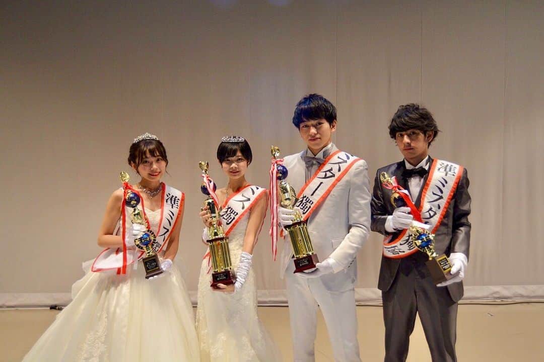 のインスタグラム：「ミスミスター獨協コンテスト2019  ミス獨協グランプリ👑 エントリーNo2 武藤麻友さん  準ミス獨協グランプリ👑 エントリーNo4 末木陽さん  ミスター獨協グランプリ👑 エントリーNo5 内藤智也さん  準ミスター獨協グランプリ👑 エントリーNo2 丹羽啄麻さん  たくさんの応援ありがとうございました💐✨ * なお、12月末より開催されるMiss of Miss、Mr of Mrに獨協大学からは準ミス獨協の末木陽さんとミスター獨協の内藤智也さんが出場いたします！💫 引き続き応援よろしくお願いいたします💐✨ *  #missmrdokkyocontest #mdc #missmrdokkyocontest2019 #mdc2019 #miss #mr #mister #dokkyo #dokkyouniversity #saitama #souka #soka #ミスミスター獨協コンテスト #ミスミスター獨協コンテスト2018 #ミスコン #ミスターコン #ミスコレ#大学 #獨協 #獨協大学 #埼玉 #草加 #instagood #instalike」