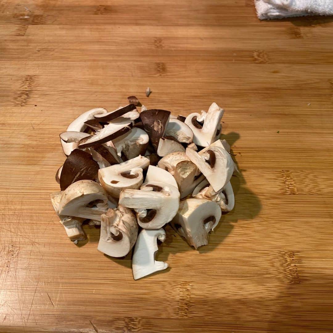 ユリ さんのインスタグラム写真 - (ユリ Instagram)「포르치니 새송이 지롤 망태기 표고 . 5가지 버섯을 넣고 만든 버섯리조또 (feat. 구운가리비관zㅏ) #유리한요리 #Mushroomrisotto#有利한요리」12月16日 18時52分 - yulyulk