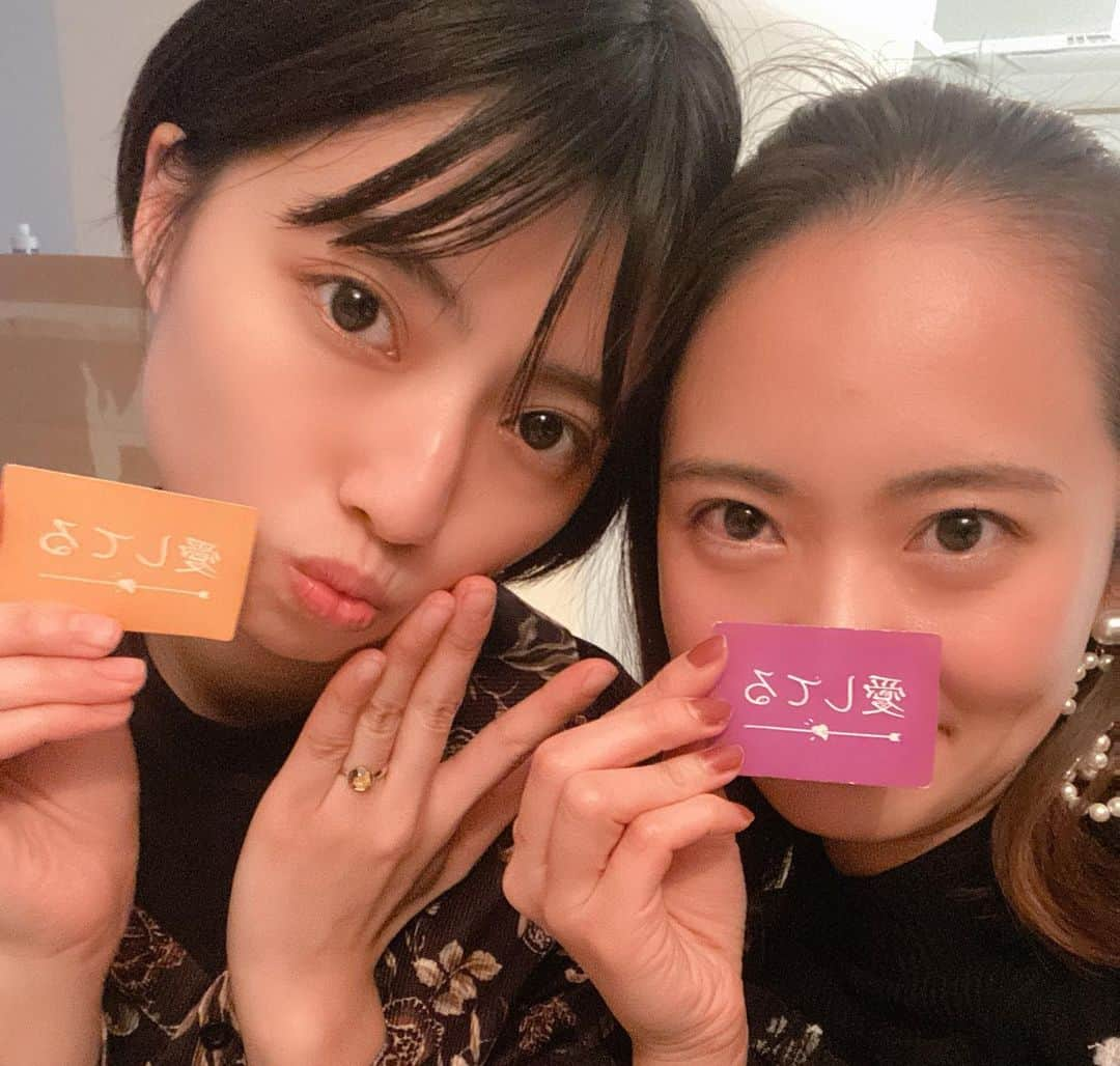 鉢嶺杏奈さんのインスタグラム写真 - (鉢嶺杏奈Instagram)「昨日の夜は、三人でプチクリスマス会🎄 ケンタッキー食べて 語り語り語り ゲームをして 語り語り笑い🤣 パックして初めて写真を撮るw ユニークなのしかなくてすまないww  あったかくてのんびりとした優雅な時間を過ごしました! 山とは大違い！wなんちゃって！ww  今度は3人で遠出でもしよう！ 来年も変わらずよろしくね❤️ いつでも2人を応援してる 杏奈おばさんより❤️ #脇田恵子#高見奈央#鉢嶺杏奈#魚組#ヤバいバル＃優雅は似合わない？w#今度アドベンチャーしにゆこうw」12月16日 18時53分 - hachimine_anna